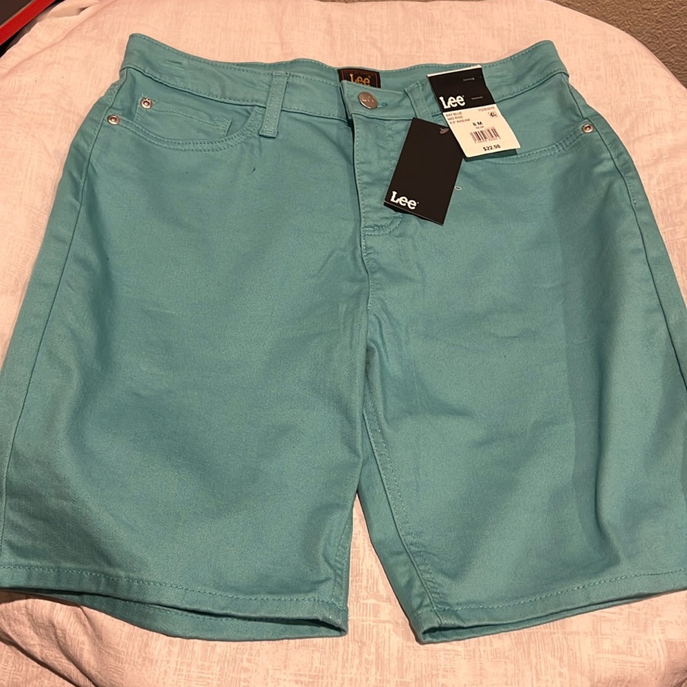 Women’s Lee mid rise shorts with 8.5 inch inseam